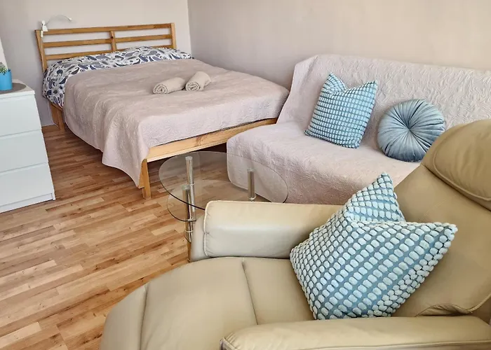 Mango Lu Z Balkonem, 300m